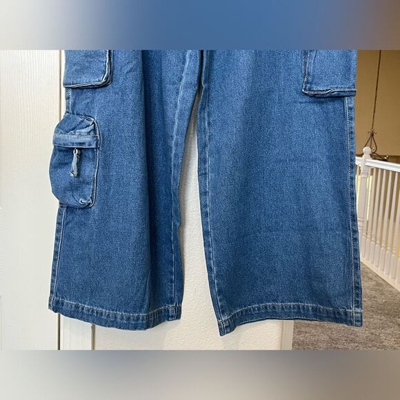Women's High-Rise Wide Leg Denim Cargo Pants - Universal Thread Medium Wash #250 - Picture 7 of 12
